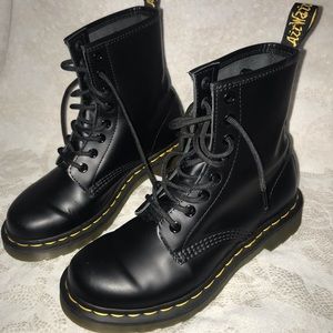 Women’s Dr. Martens -Black (Doc Martens)